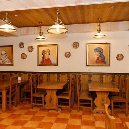 Gostyniy Dvir Synevir Hotel ซีเนวีร์ ภายนอก รูปภาพ