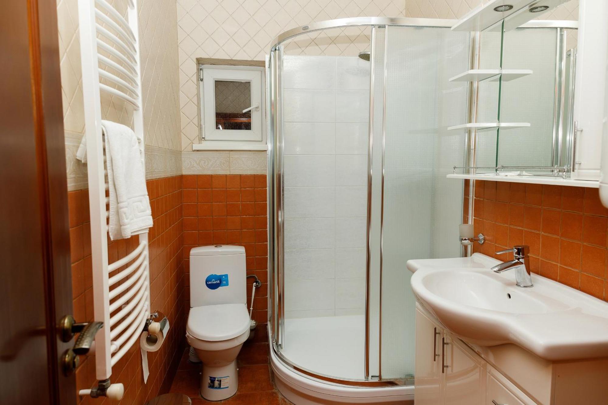 Gostyniy Dvir Synevir Hotel ซีเนวีร์ ภายนอก รูปภาพ