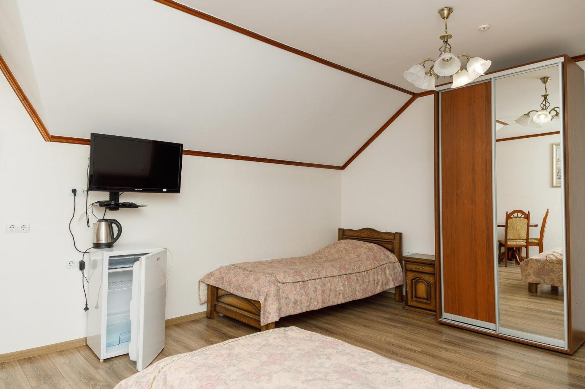 Gostyniy Dvir Synevir Hotel ซีเนวีร์ ภายนอก รูปภาพ