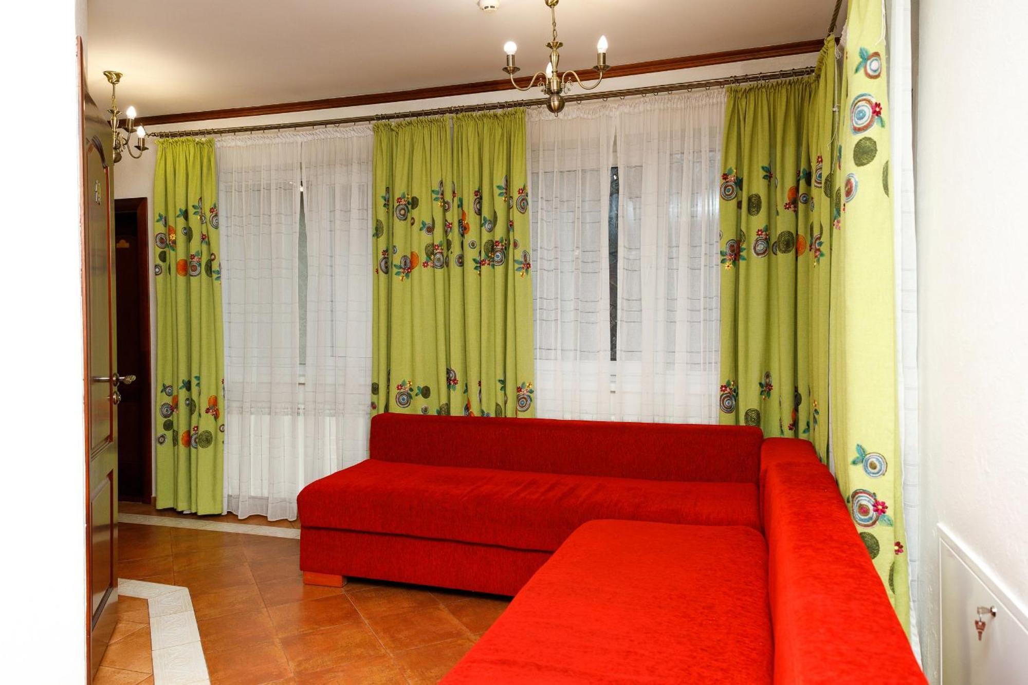 Gostyniy Dvir Synevir Hotel ซีเนวีร์ ภายนอก รูปภาพ