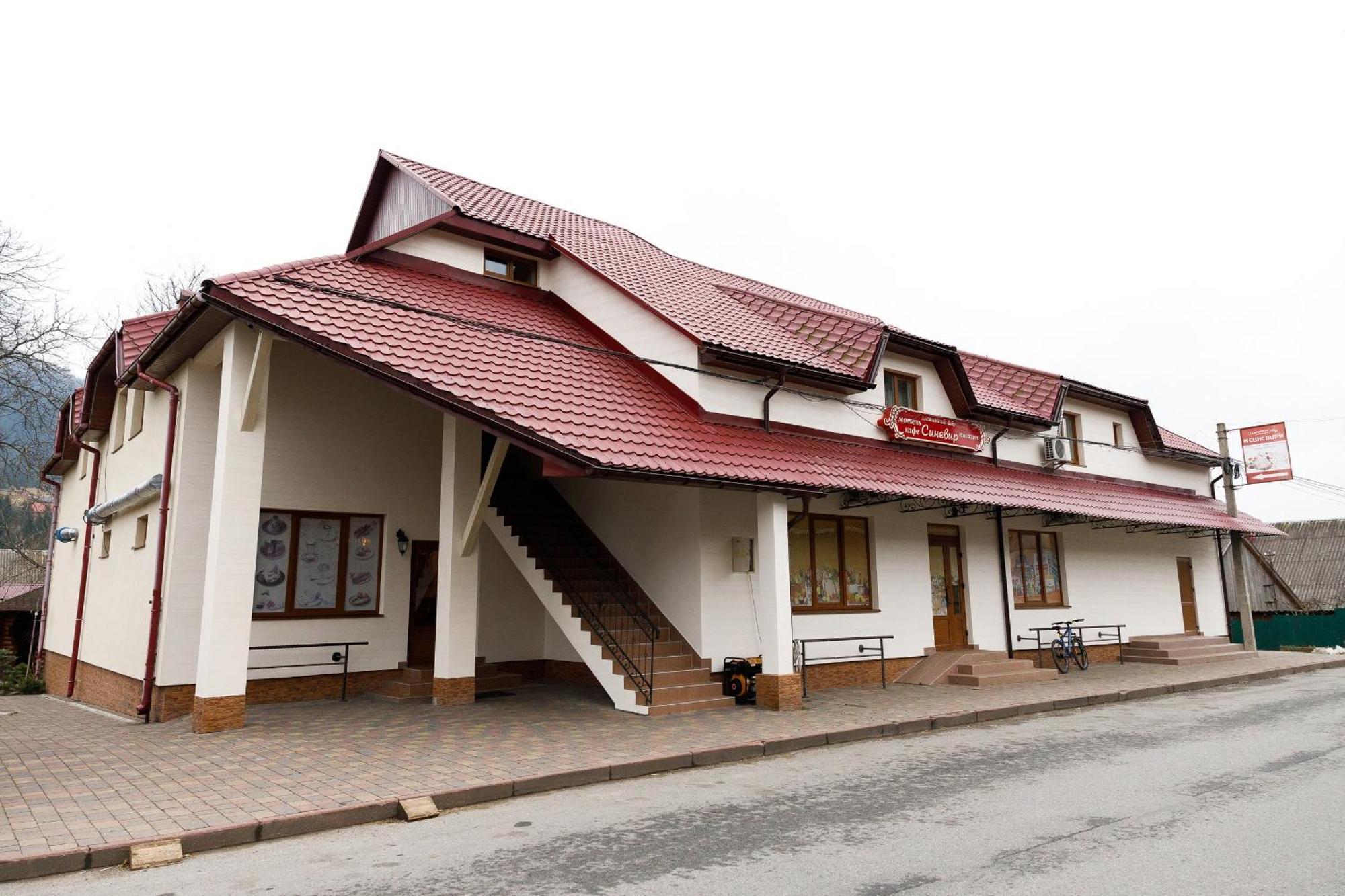 Gostyniy Dvir Synevir Hotel ซีเนวีร์ ภายนอก รูปภาพ