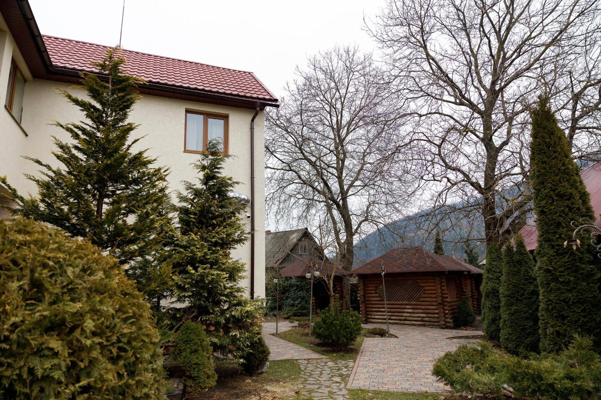 Gostyniy Dvir Synevir Hotel ซีเนวีร์ ภายนอก รูปภาพ