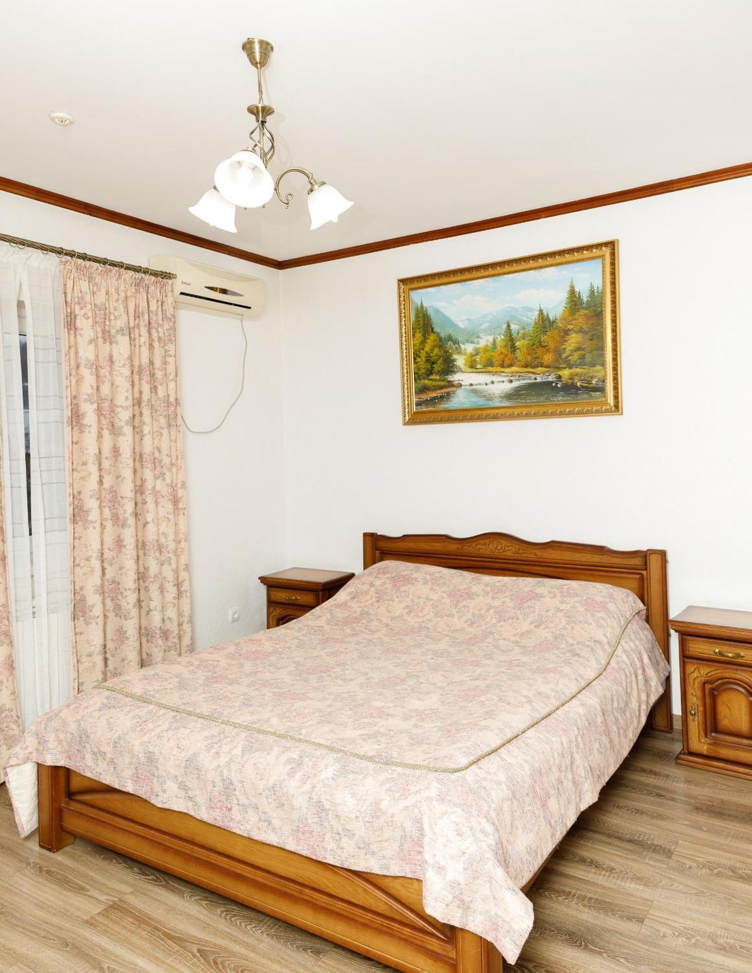 Gostyniy Dvir Synevir Hotel ซีเนวีร์ ภายนอก รูปภาพ