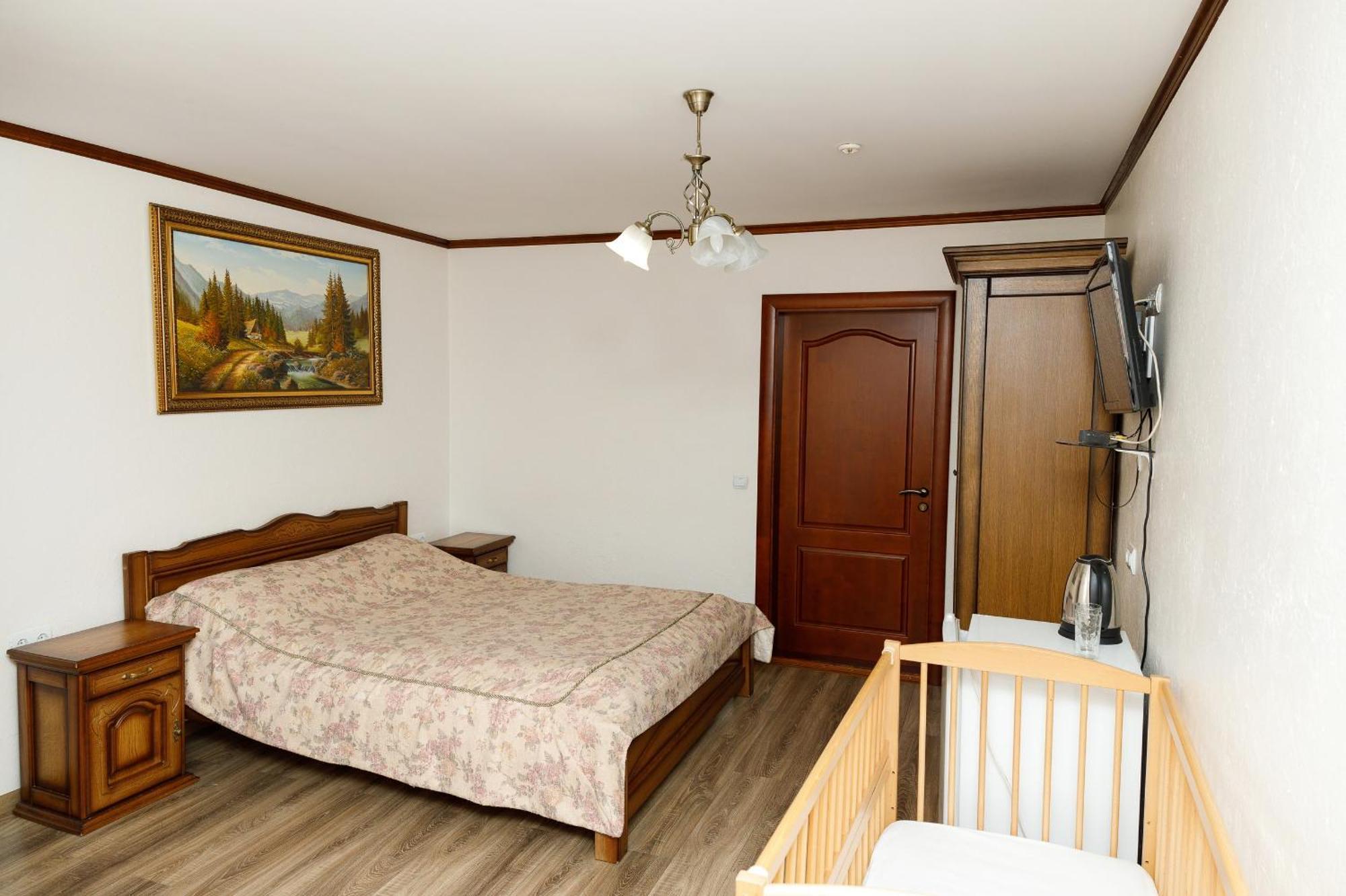 Gostyniy Dvir Synevir Hotel ซีเนวีร์ ภายนอก รูปภาพ