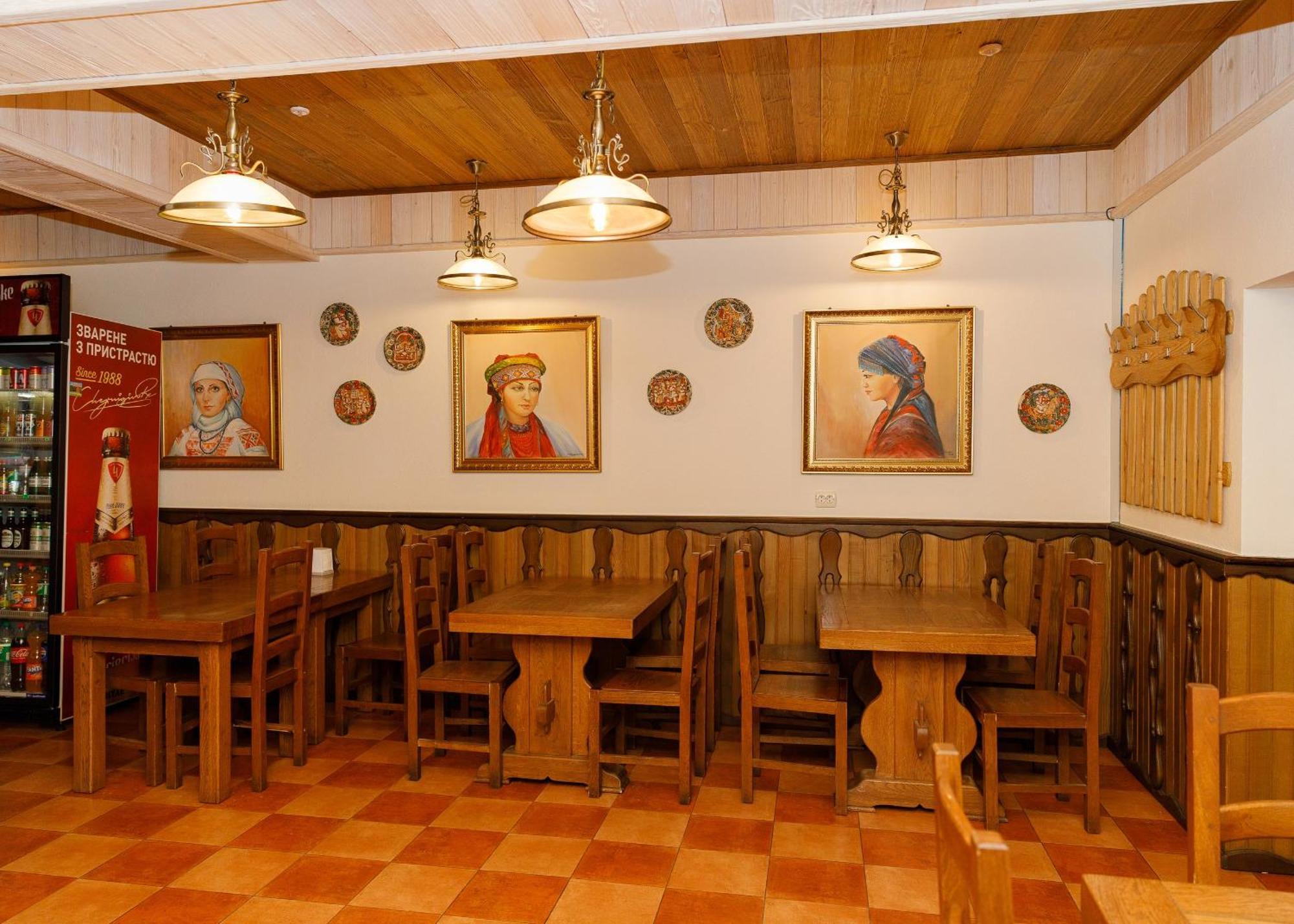 Gostyniy Dvir Synevir Hotel ซีเนวีร์ ภายนอก รูปภาพ