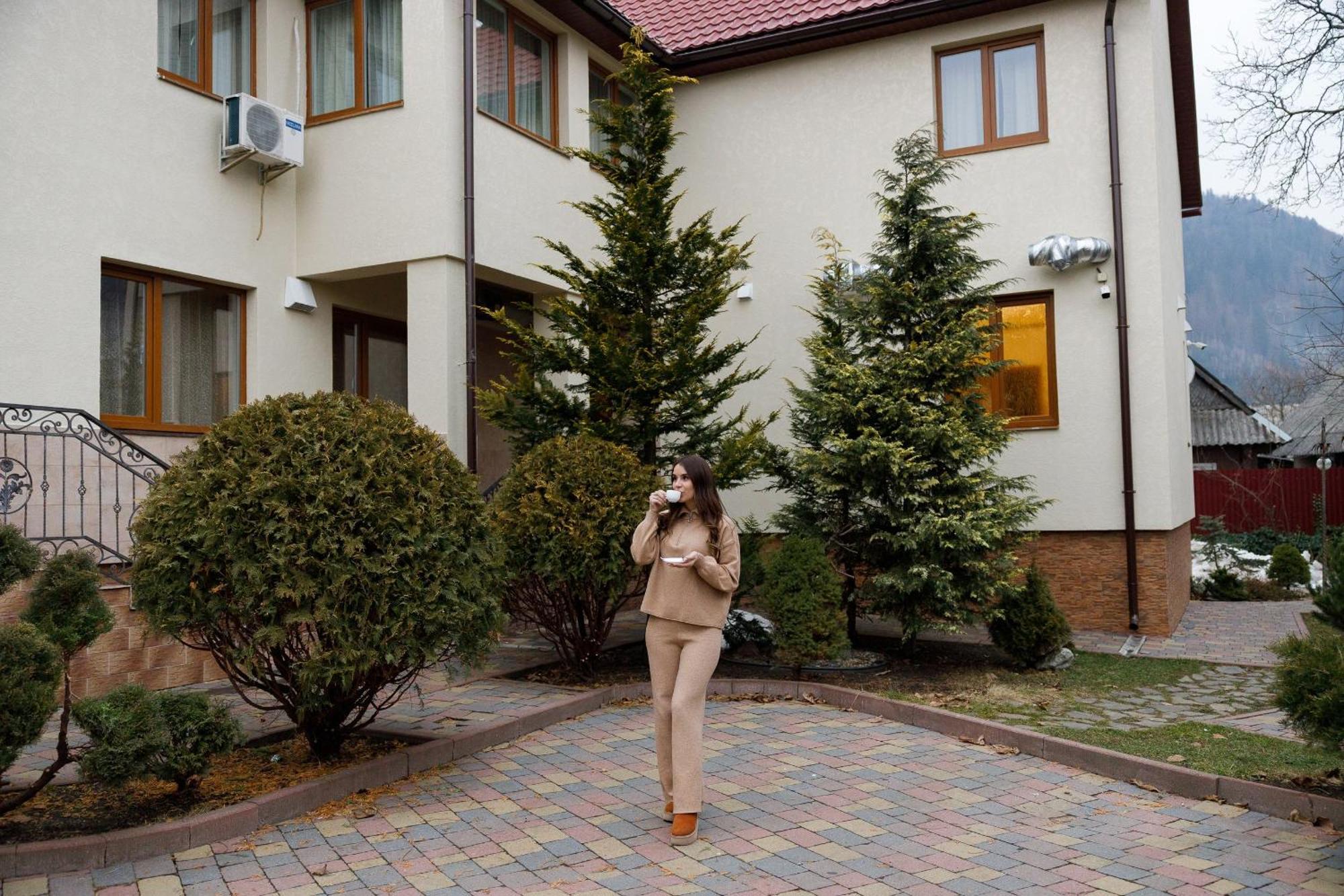 Gostyniy Dvir Synevir Hotel ซีเนวีร์ ภายนอก รูปภาพ