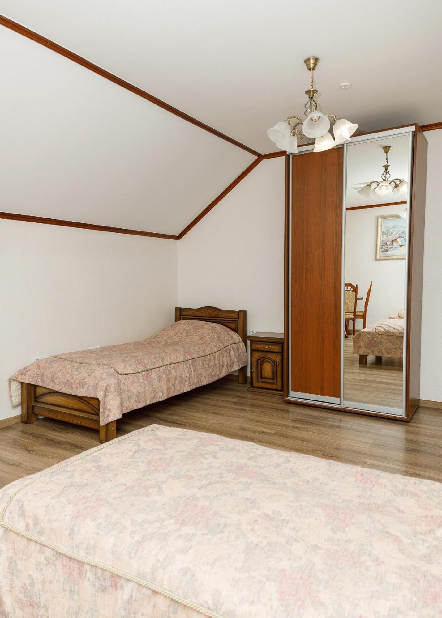 Gostyniy Dvir Synevir Hotel ซีเนวีร์ ภายนอก รูปภาพ