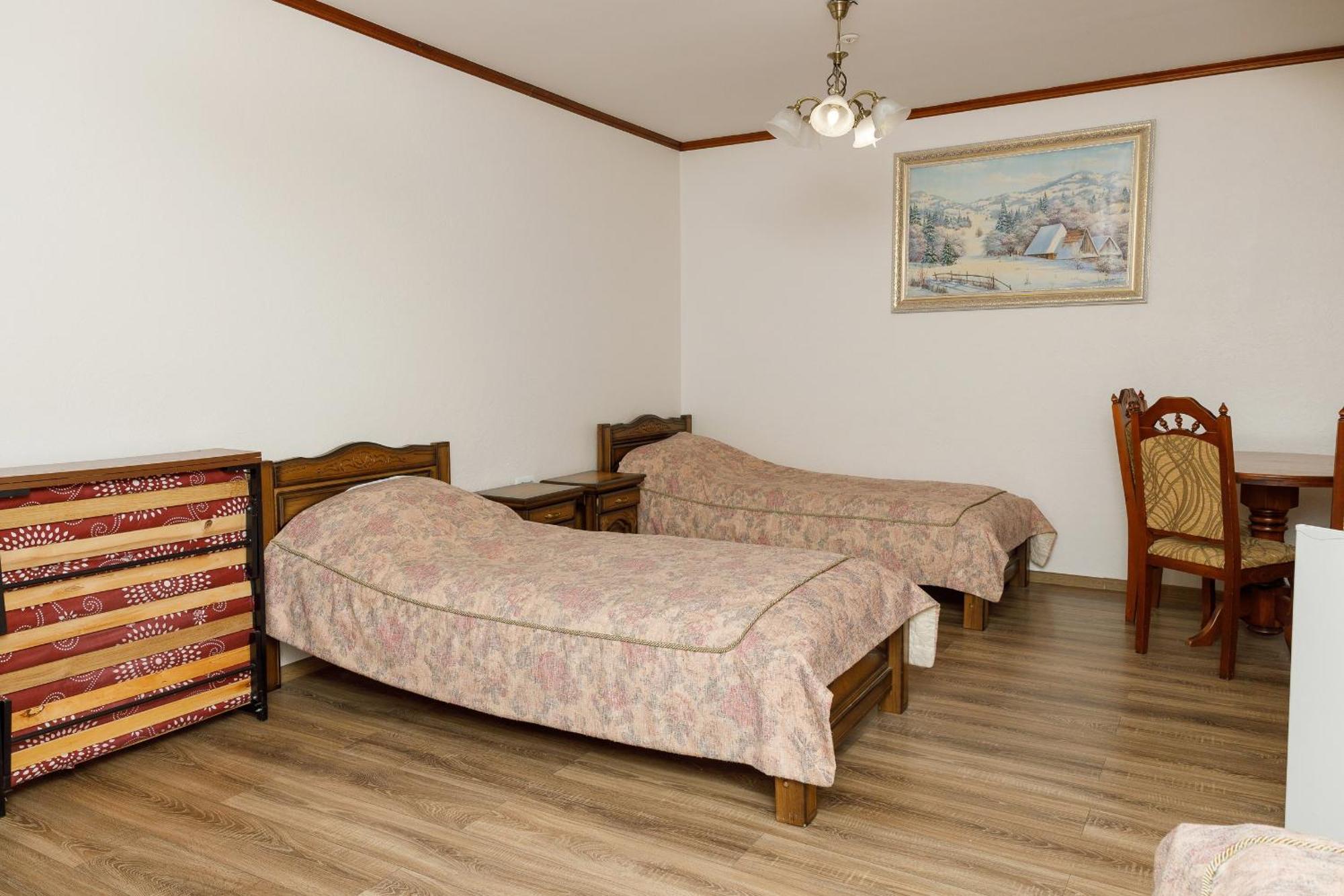 Gostyniy Dvir Synevir Hotel ซีเนวีร์ ภายนอก รูปภาพ