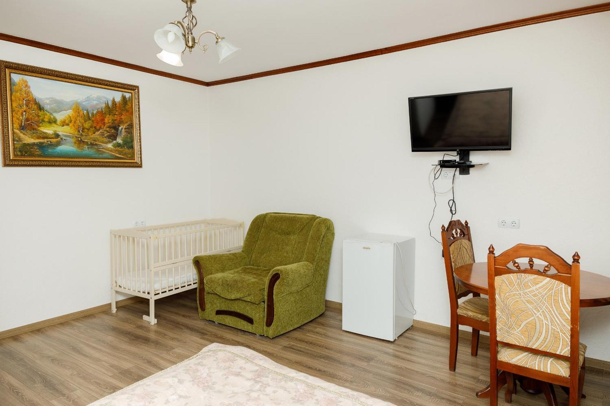 Gostyniy Dvir Synevir Hotel ซีเนวีร์ ภายนอก รูปภาพ